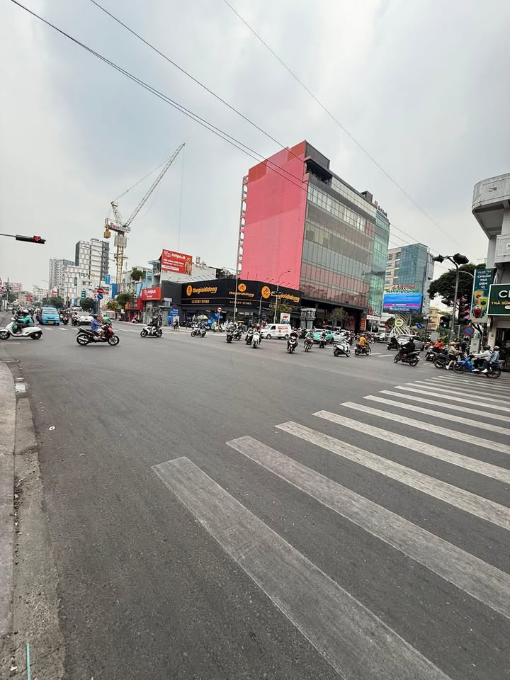 Cho thuê căn góc mặt tiền Phan Đăng Lưu 54m² giá 45 triệu - Vị trí đắc địa ngay ngã tư!