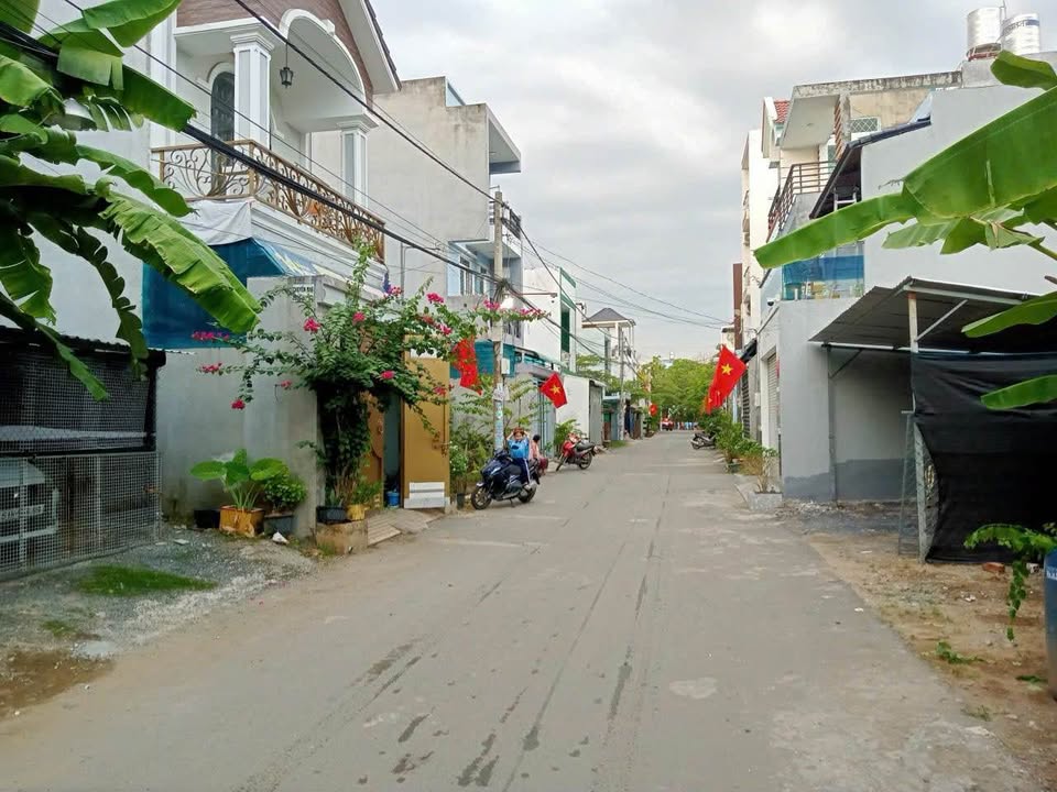 Đất nền hẻm 47 đường Trường Lưu, quận 9, 50.4m² giá chỉ 2.4 tỷ - Đầu tư sinh lời ngay!