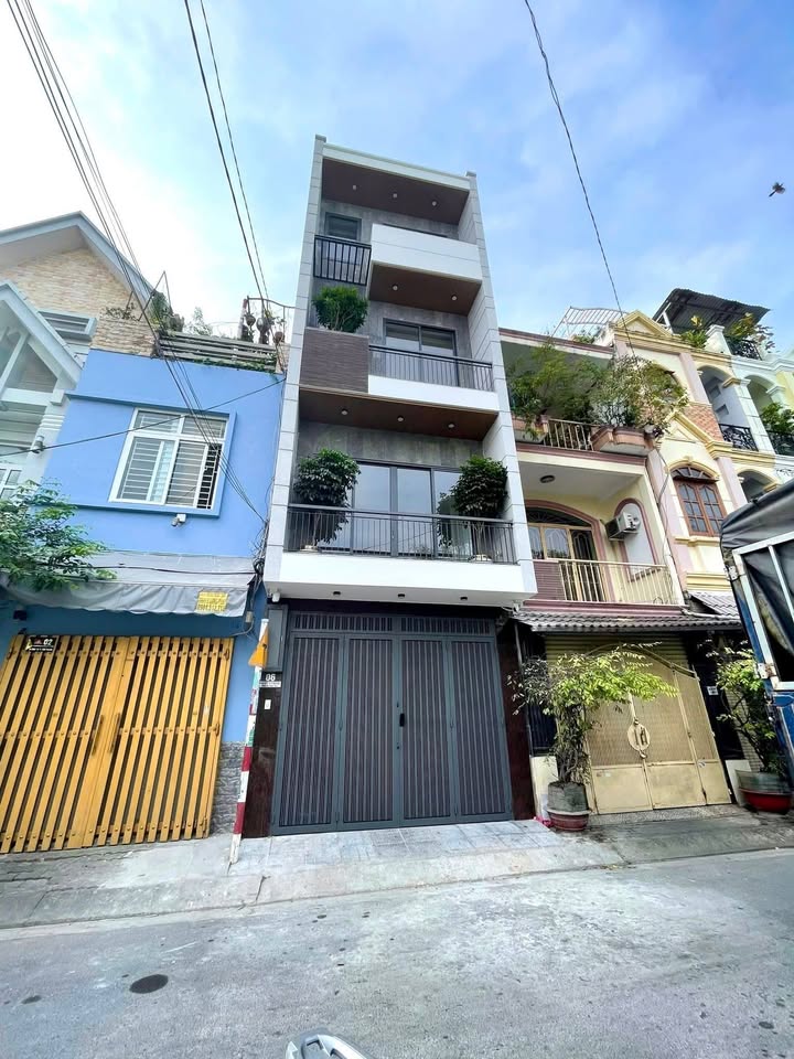 Nhà Mặt Tiền Số 6 Đường Số 13, Quận 7, Diện tích 62m² - Khu Buôn Bán Sầm Uất!