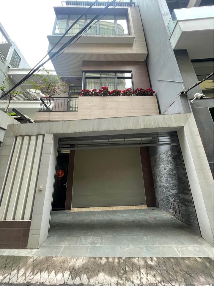 Nhà 5 Tầng Hồng Tiến 130m² giá 20 tỷ - Sổ đỏ trao tay, bán gấp!