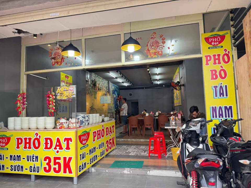 Quán Phở Mặt Tiền 246 Thạch Lam, Tân Phú 90m² - Sang Gấp Mô Hình Kinh Doanh Hiện Tại!