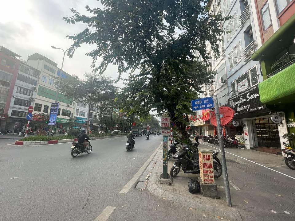 Nhà riêng 5 tầng ngõ 92 Đào Tấn, Ba Đình 35m² giá 10.5 tỷ - Hàng hiếm, gần phố!