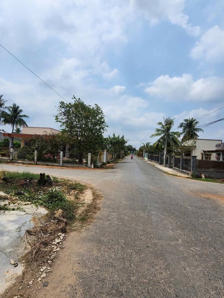 Nhà bán mặt tiền ngã tư Trường Tây 100m² giá chỉ 1.4 tỷ - Pháp lý rõ ràng!