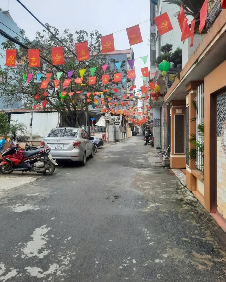 Đất nền Đại Mỗ, Nam Từ Liêm 50m² giá 9 tỷ - Mặt tiền bề thế, ô tô đỗ thoải mái!