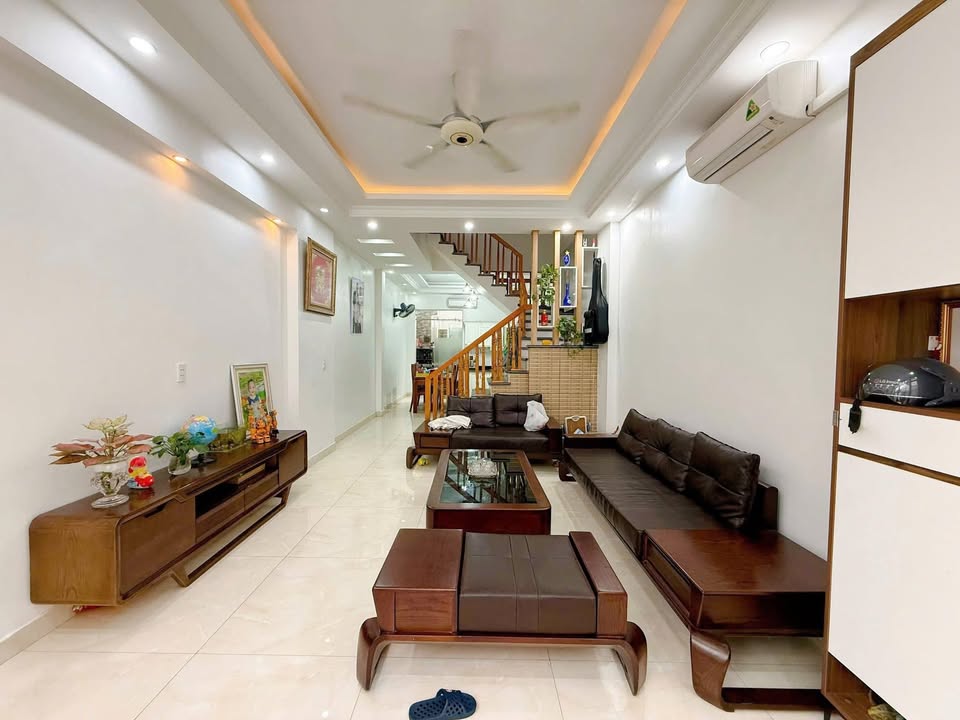 Nhà đẹp Vũ Chí Thắng, Hải Phòng 55m² giá 3.85 tỷ - Hướng Tây Bắc, sẵn sàng vào ở!