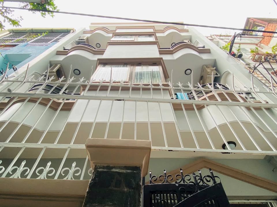 Nhà bán Phú Nhuận 70m² giá 11 tỷ - 4 tầng sang trọng, sẵn sàng vào ở!