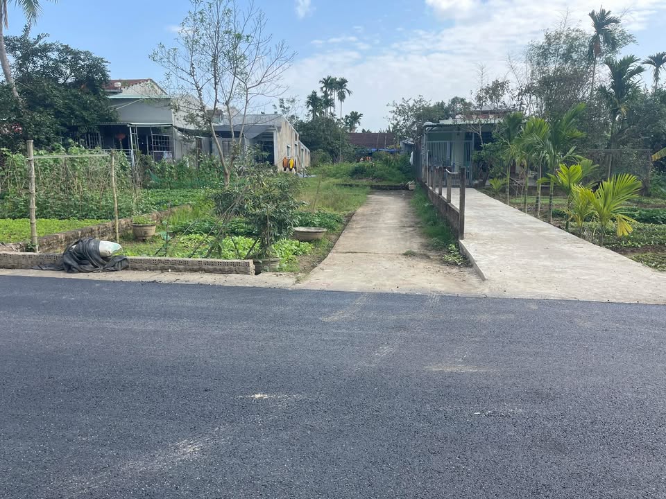 Đất nền Hòa Vang Đà Nẵng 180m² giá 1.5 tỷ - Đường nhựa 8m, vị trí thuận lợi!