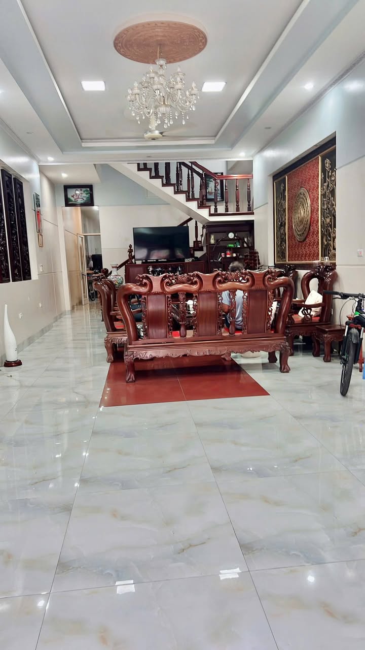 Nhà phố Soi Tiền, Lào Cai 120m² giá 9.5 tỷ - Thiết kế sang trọng, tiện nghi!