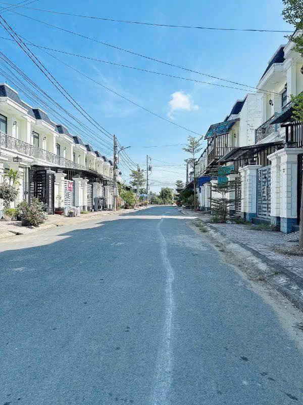 Nhà bán Ấp 1B, xã Long Hòa, 103m² giá 1.95 tỷ - Đường xe ô tô vào tận nhà!