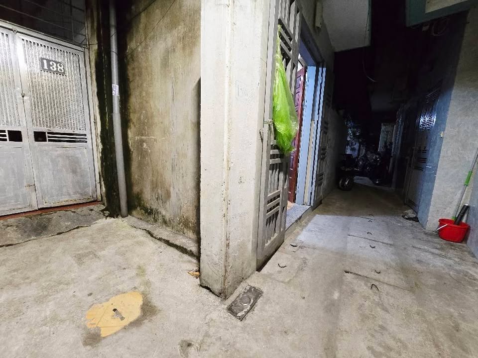 Nhà góc Vũ Tông Phan 24m² giá 2.4 tỷ - Không gian sống thoáng đãng!