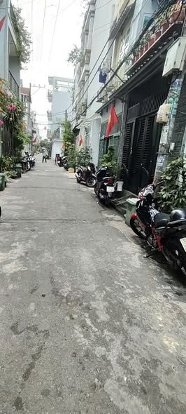 Nhà hẻm 122 Miếu Gò Xoài 44m² giá 5.7 tỷ - Vị trí đẹp, tiện ích đầy đủ!