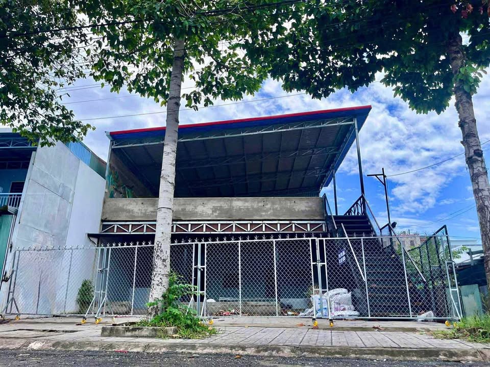 Cho thuê mặt bằng bờ kè Lê Văn Nhung 150m² giá 13 triệu - View sông thoáng mát!