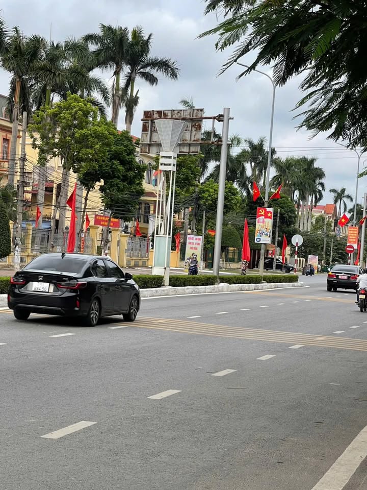 Nhà bán gấp mặt đường Hoàng Thiết Tâm, Kiến An 141m² giá 5.8 tỷ - Vị trí đắc địa gần chợ!