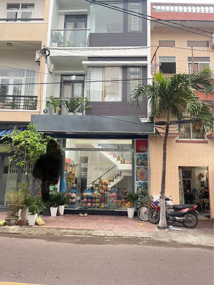 Nhà mặt tiền Nguyễn Văn Cừ, Quy Nhơn 30m² giá 3.7 tỷ - Sổ đỏ chính chủ!