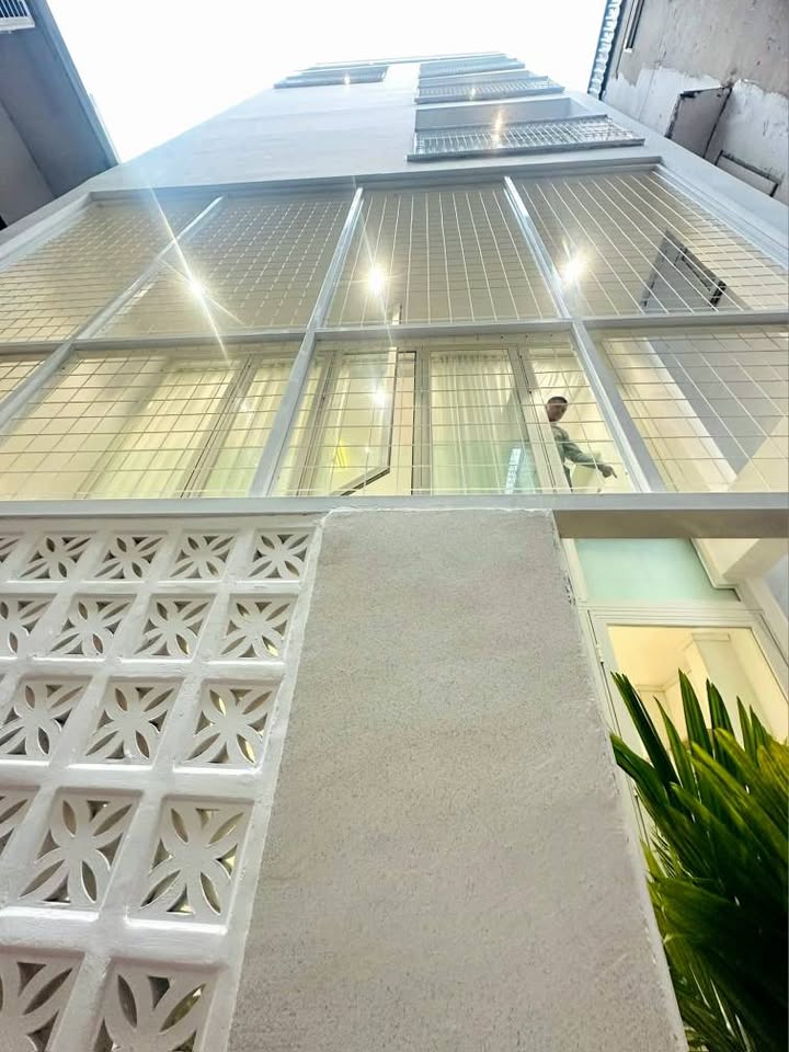 Nhà Láng Hạ 35m² giá thỏa thuận - Thiết kế hiện đại, thang máy và full nội thất!