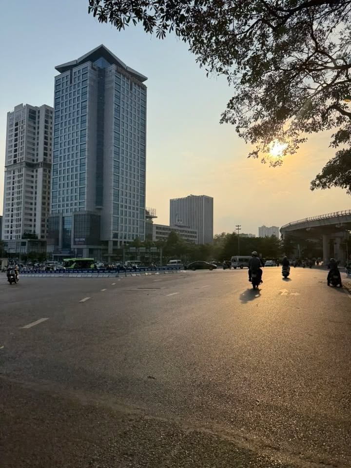 Nhà mặt phố Nguyễn Chí Thanh, Đống Đa, 45m² giá 9 tỷ - Lô góc 2 mặt tiền độc đáo!