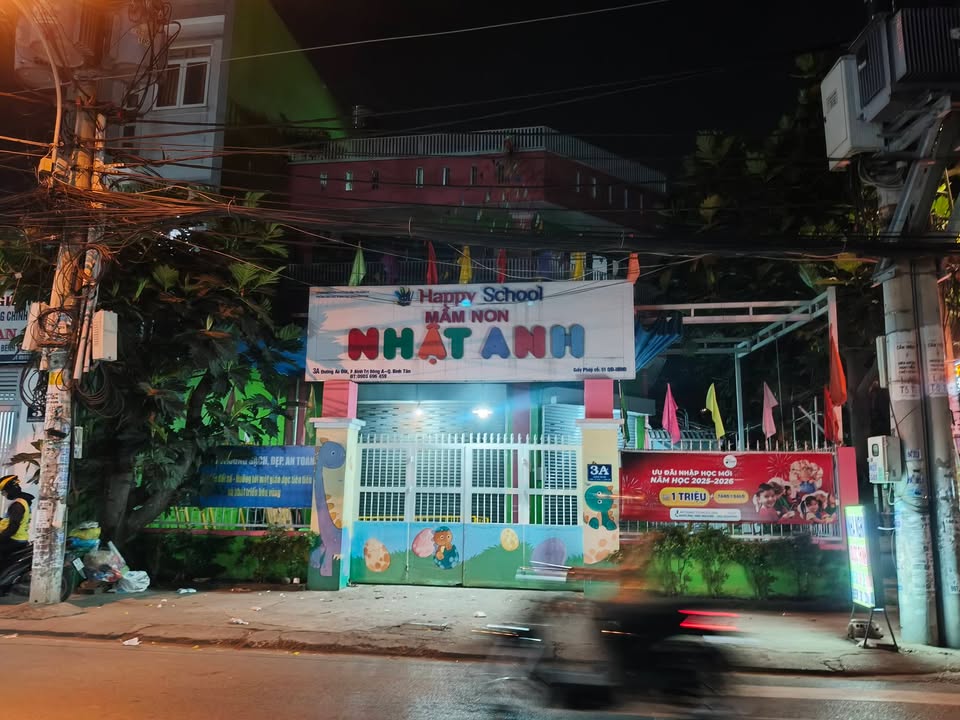 Nhà góc MT Hương Lộ 2, Bình Tân 240m² giá 25 tỷ - Vị trí đẹp, kinh doanh thuận lợi!