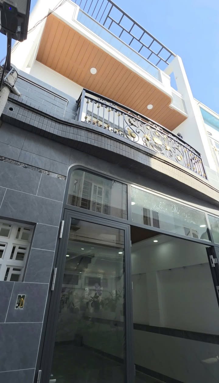 Nhà phố Dĩ An 63,5m² giá 4,35 tỷ - Sổ hồng riêng, vị trí thuận lợi!