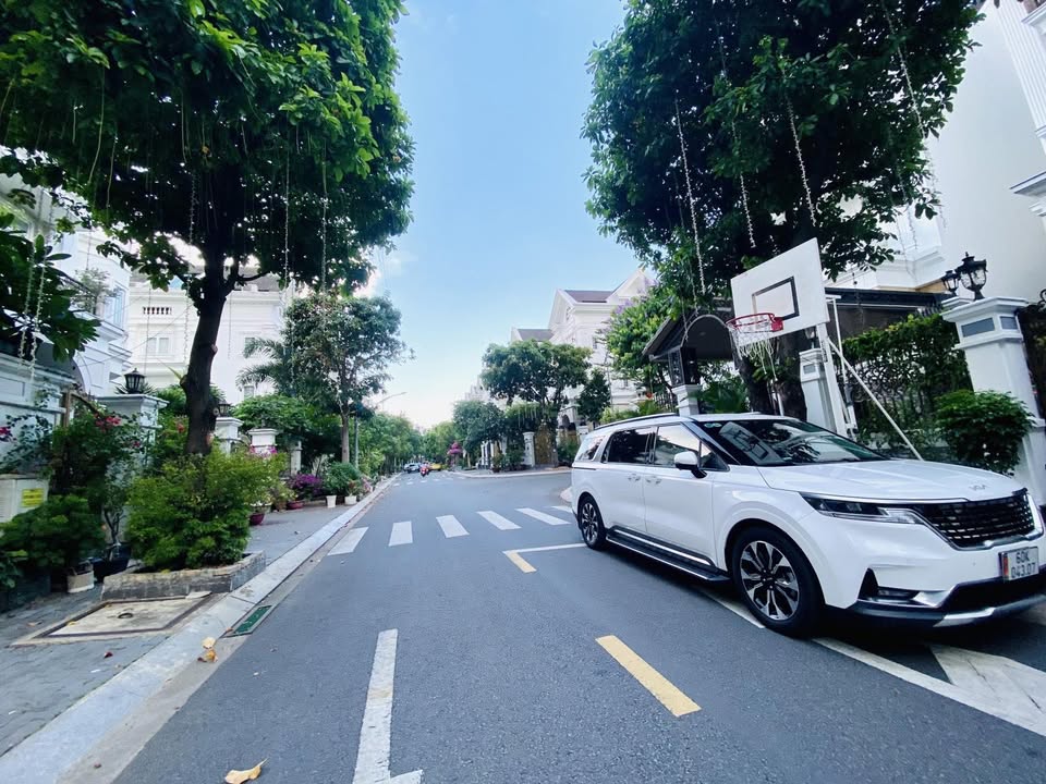 Biệt thự góc 2 mặt tiền CityLand Garden Hills Gò Vấp 147m² giá 35 tỷ - Đầu tư sinh lời hấp dẫn!