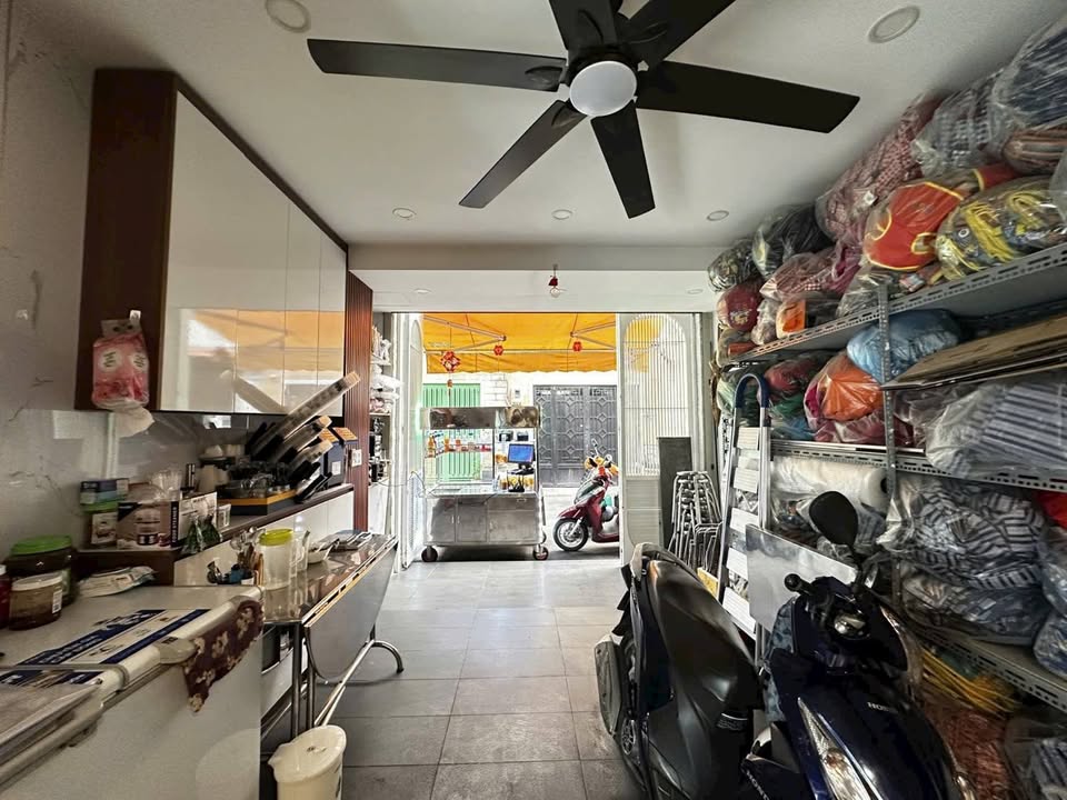 Nhà riêng Cách Mạng Tháng 8 Quận 10 54m² giá 15 tỷ - Hẻm xe hơi thông thoáng!