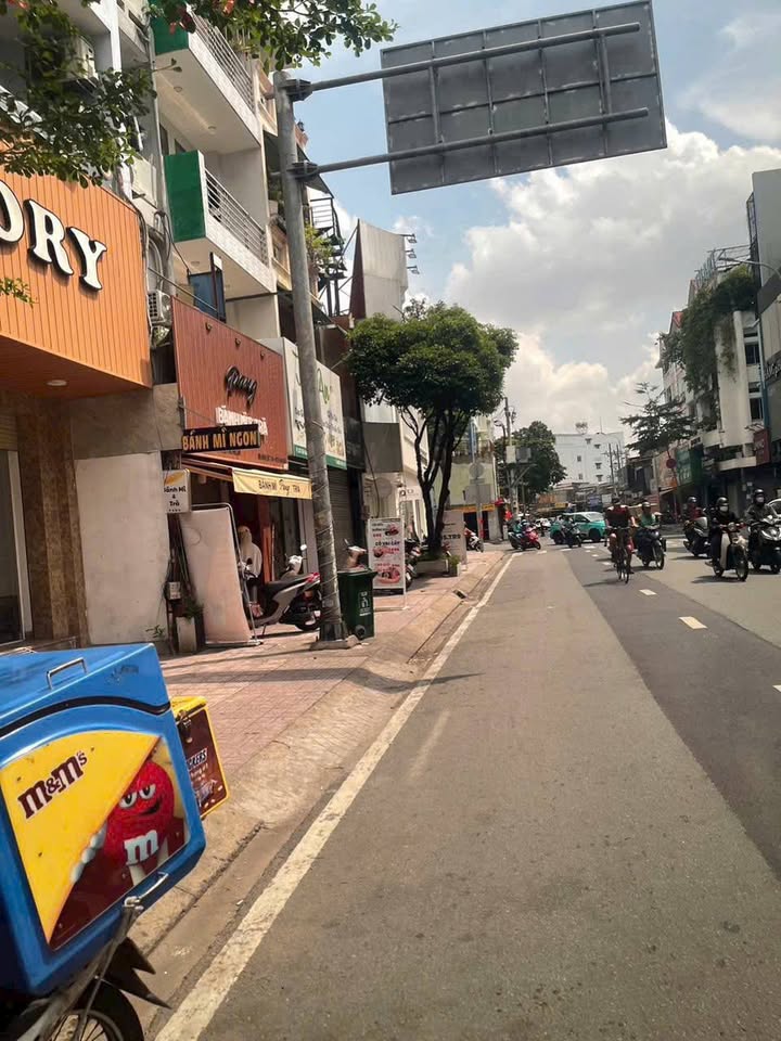 Nhà mặt tiền Hồ Văn Huê, Phú Nhuận 141m² giá 26 tỷ - Vị trí đắc địa, phù hợp kinh doanh!