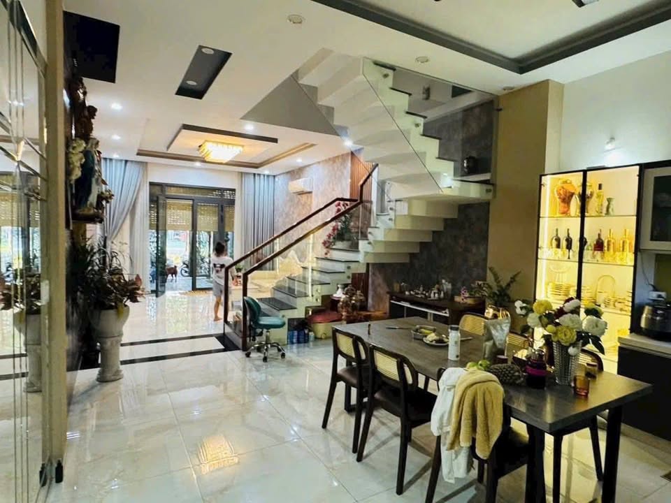 Biệt phủ Thủ Đức 400m² giá 15.2 tỷ - Hệ sinh thái hoàn hảo ngay trung tâm!