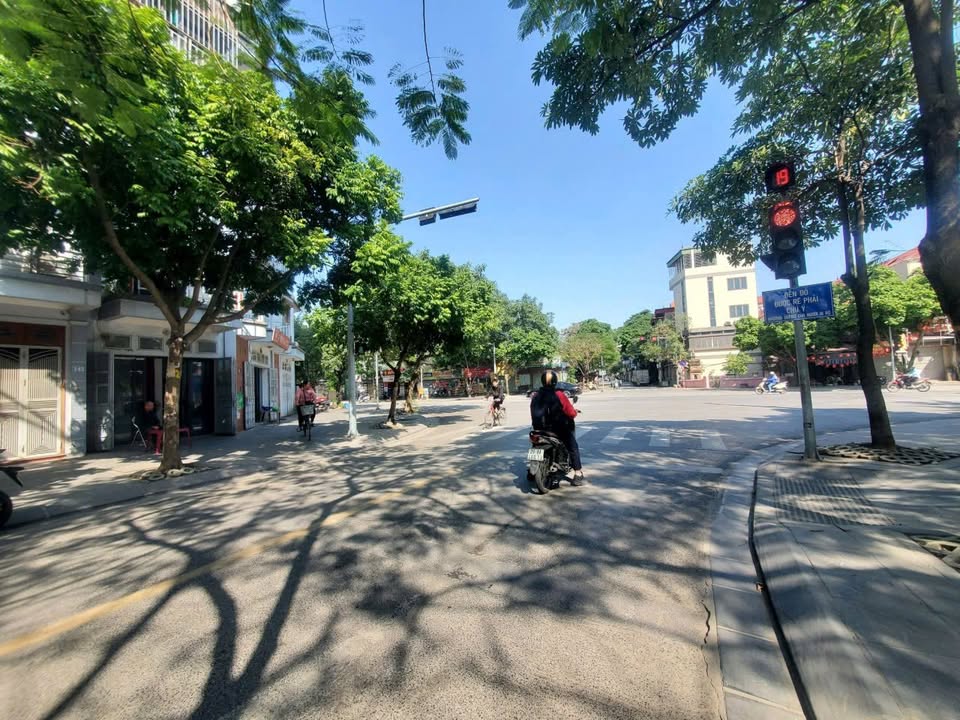 Nhà Mặt Phố Thanh Am Long Biên 77m² giá 25 tỷ - Kinh doanh đắc địa!