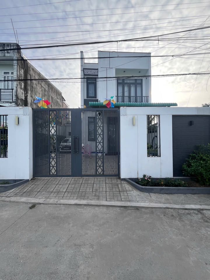 Nhà bán Gò Hưu, Đức Hòa, Long An 180m² giá 3.6 tỷ - Sổ hồng riêng, hoàn công đầy đủ!