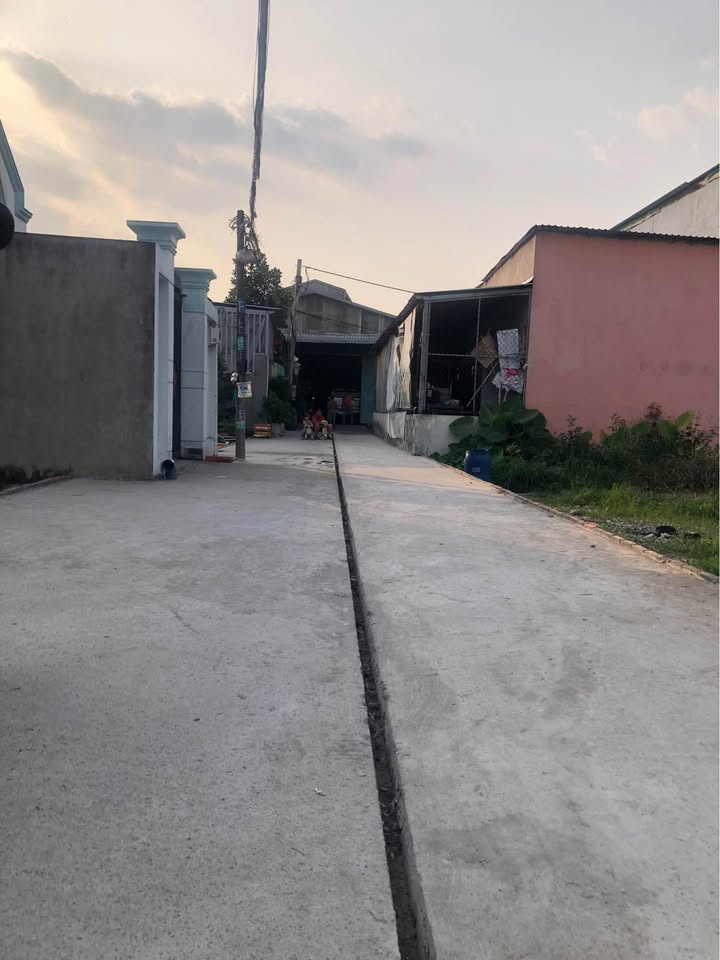 Đất nền Hóc Môn 95m² giá 3.1 tỷ - Sổ đỏ chính chủ, vị trí đẹp