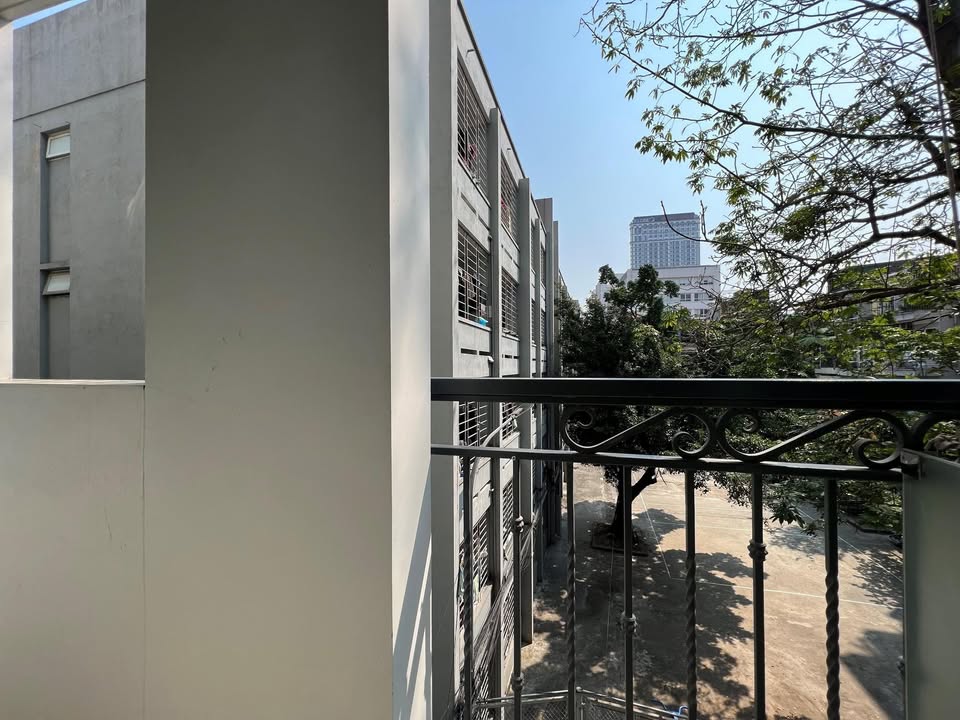 Cho thuê nhà riêng 59 Chùa Láng, Đống Đa, Hà Nội 75m² - Vị trí siêu đẹp, tiện lợi!