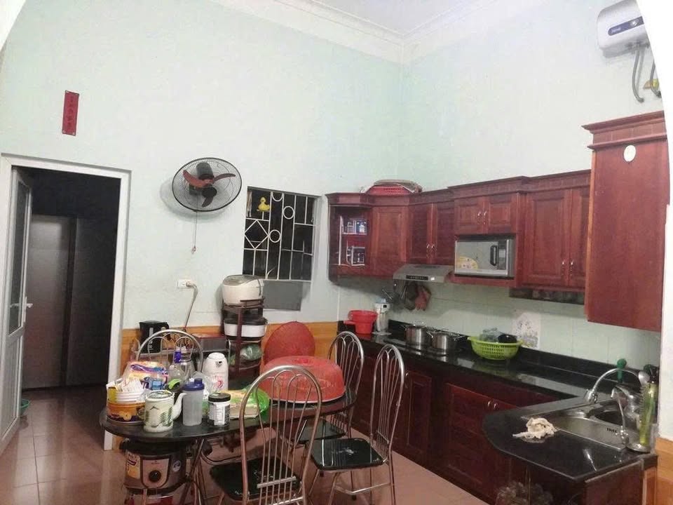 Nhà cho thuê 3 tầng ngõ 122 Miêu Nha, 64m² - Tiện nghi đầy đủ, giá 6,5 triệu/tháng!