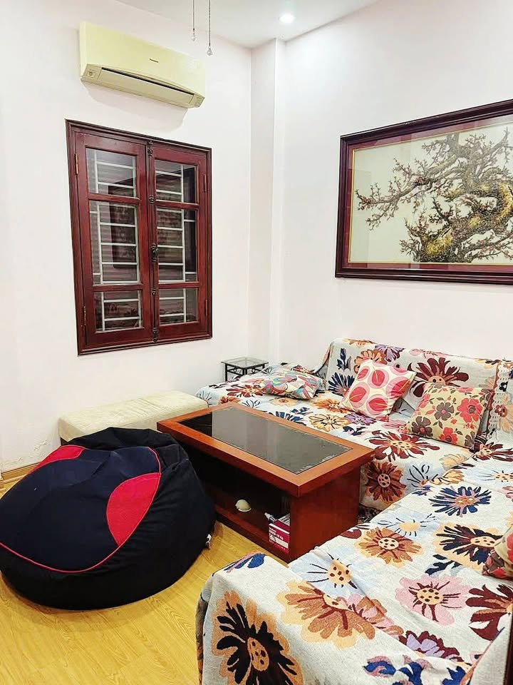 Cho thuê nhà nguyên căn 58 Đường Cầu Giấy, 40m² - Phù hợp cho gia đình và văn phòng!