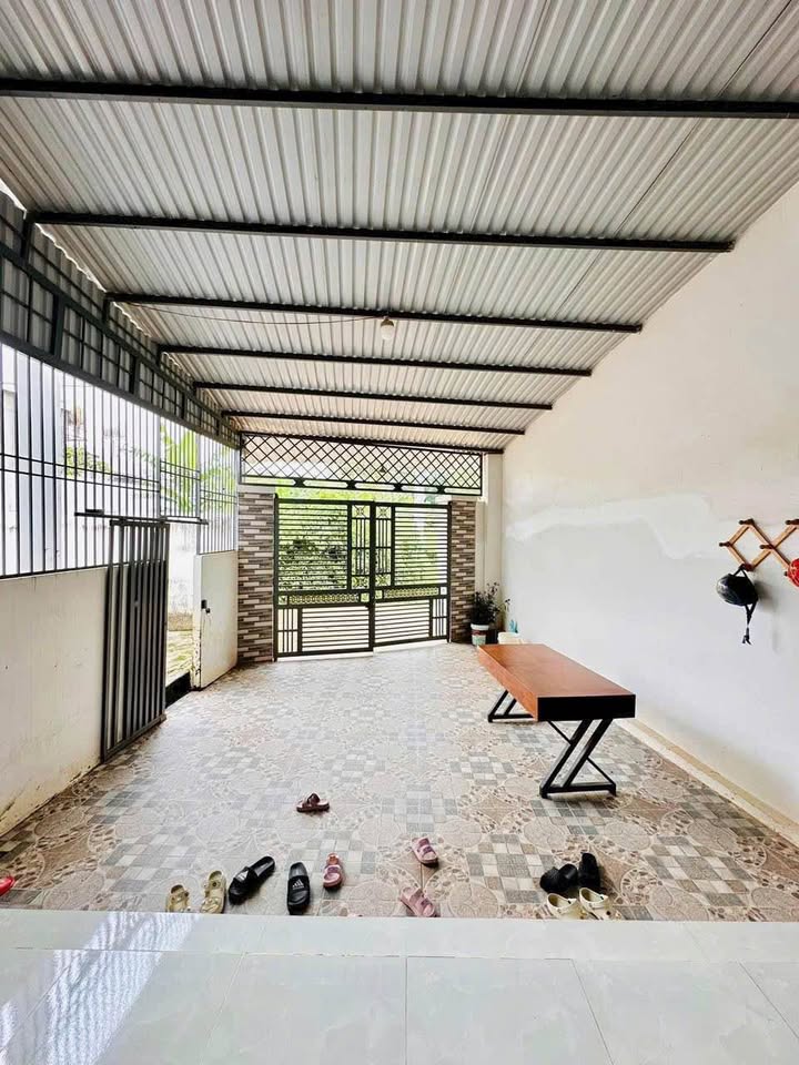 Nhà hẻm cấp 1 Nguyễn Trường Tộ 100m² giá 1.65 tỷ - Đầu tư sinh lời ngay!