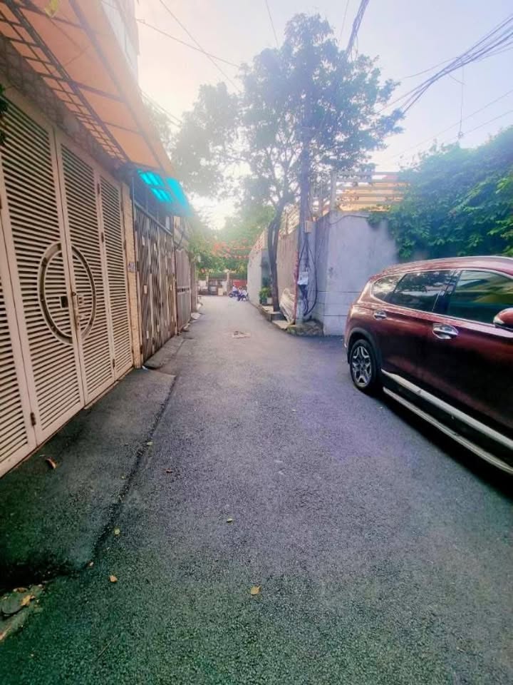 Nhà riêng Hoàng Quốc Việt, Cầu Giấy 75m² giá 23 tỷ - Ô tô tránh, view thoáng vĩnh viễn!