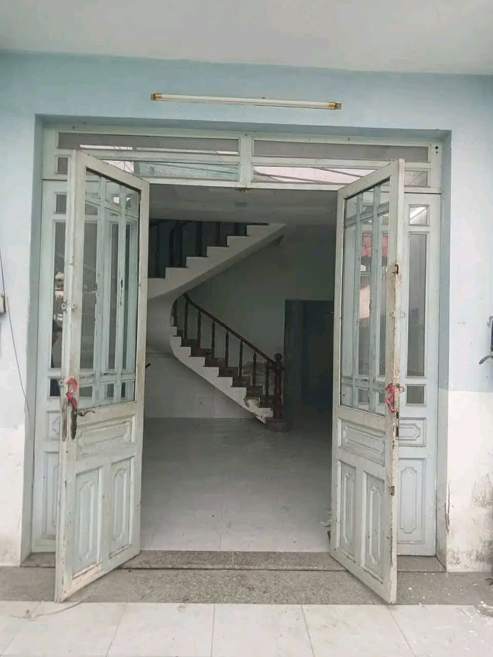 Nhà cho thuê Vĩnh Lộc B 100m² giá 5 triệu - Sạch sẽ thoáng mát, xe hơi đậu vào sân!