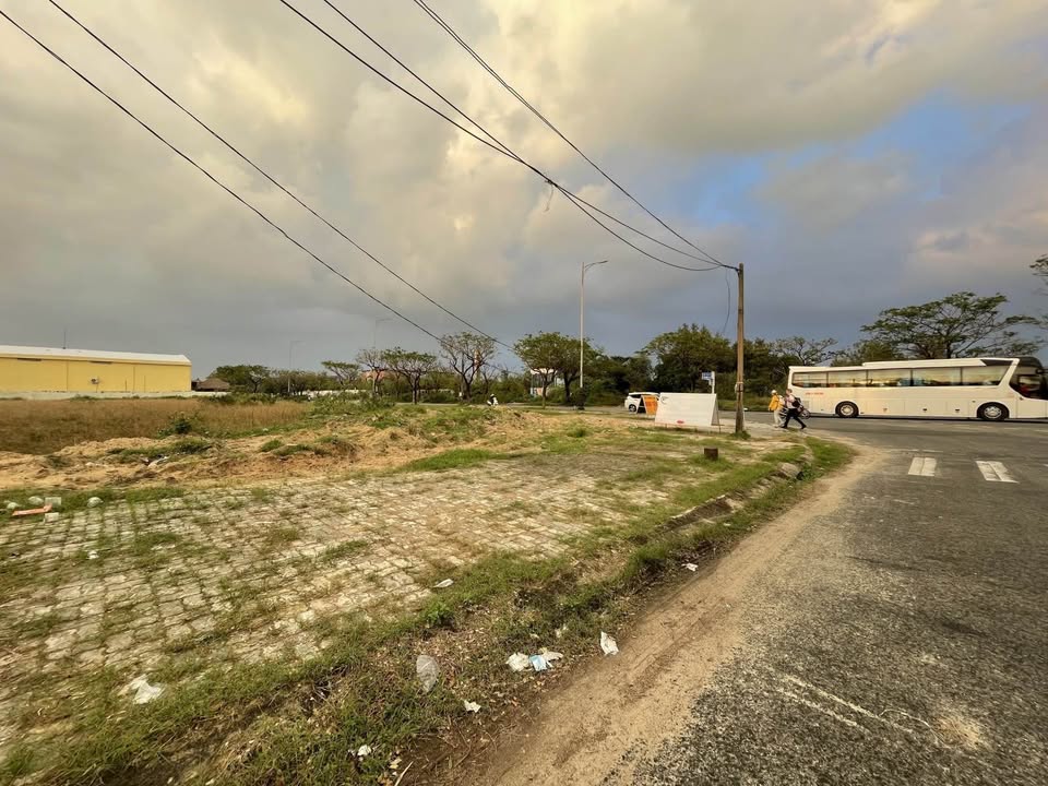 Đất nền mặt tiền 3 đường Trường Sa, Trần Hữu Dực & Nguyễn Phạm Tuân 2416m² giá 66 triệu/m² - Cơ hội đầu tư tuyệt vời!