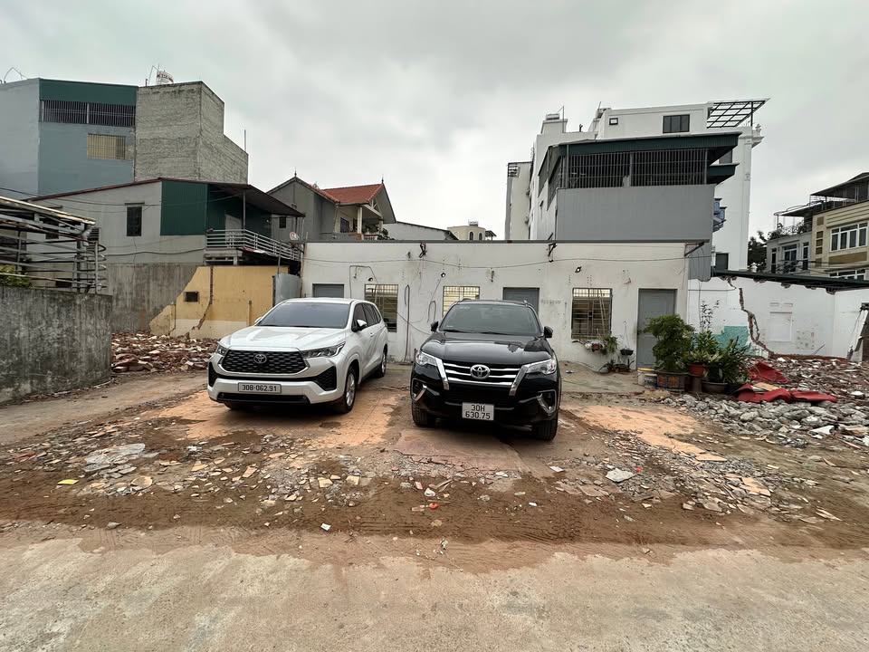 Đất đẹp Phố Trạm Long Biên 60m² giá 10 tỷ - Sổ đỏ vuông vắn, ô tô vào tận nơi!