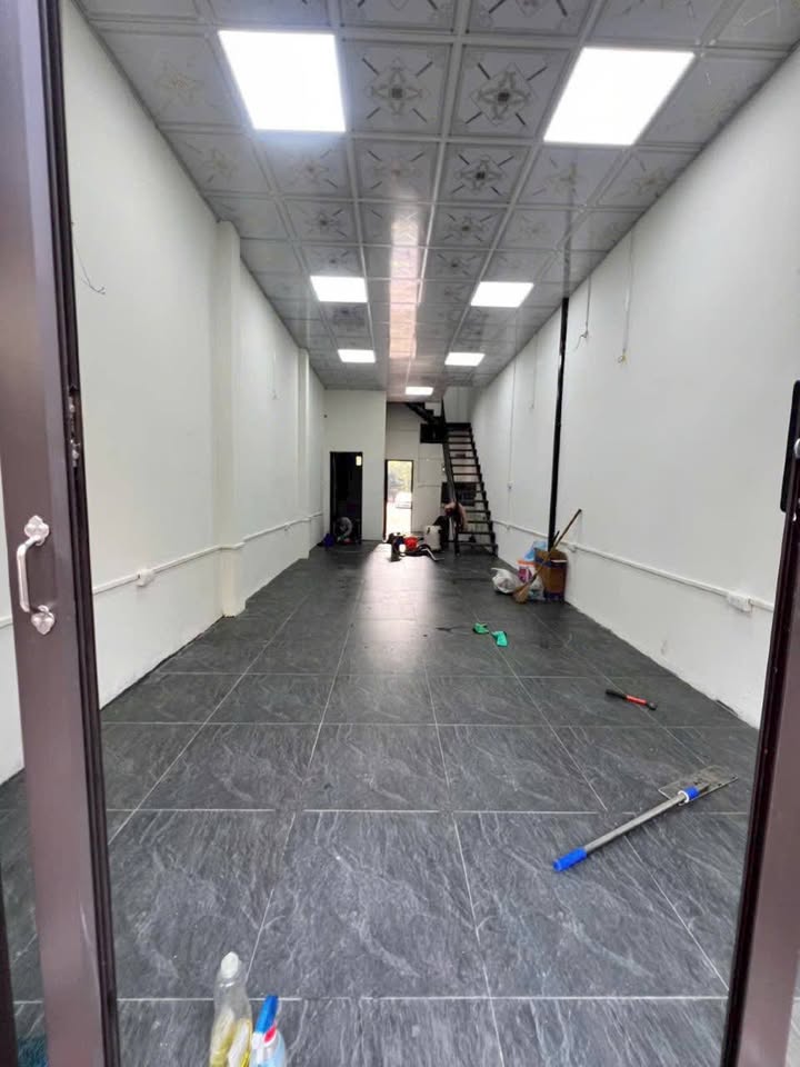 Cho thuê mặt bằng kinh doanh Đại học Tài Nguyên Môi Trường 100m² - Đường 30m, vỉa hè rộng rãi!