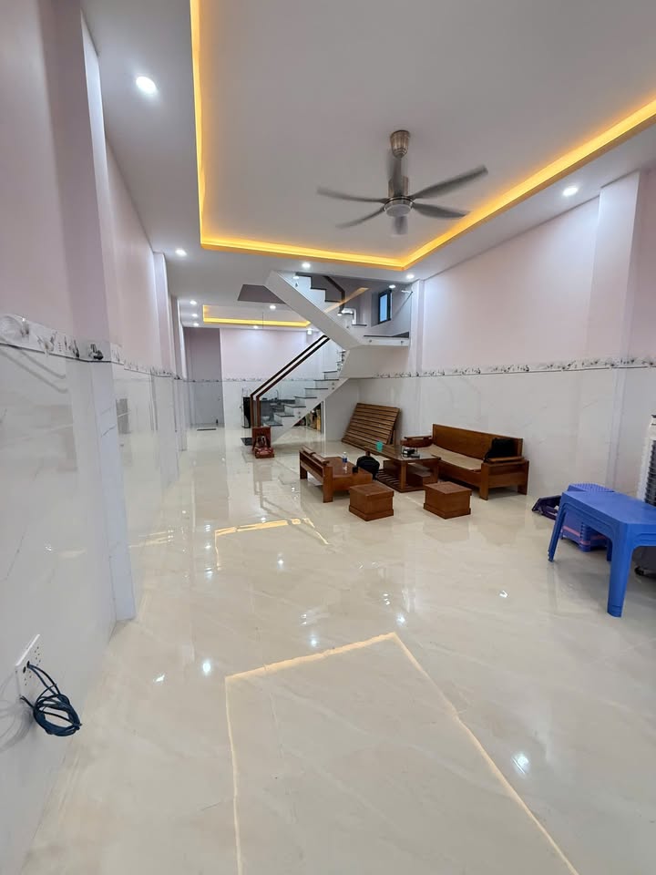 Nhà bán Tân Đông Hiệp Dĩ An 96m² giá 4 tỷ - Thiết kế hiện đại, sẵn sàng vào ở!