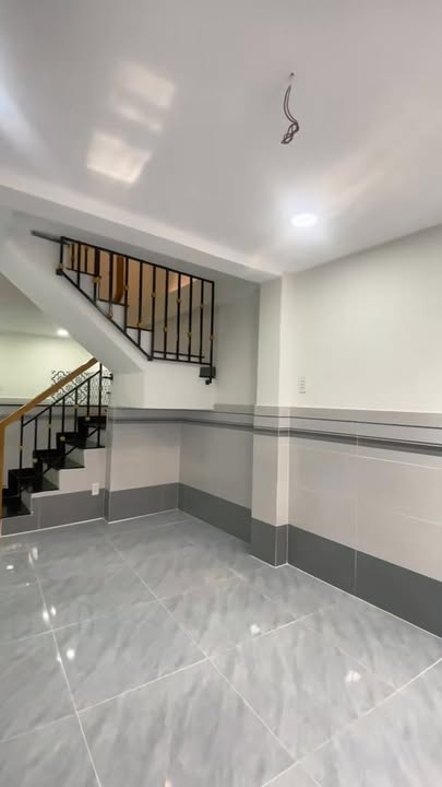 Nhà phố Hoàng Diệu quận 4, 31m² giá 5.7 tỷ - Hẻm 3m thông thoáng!