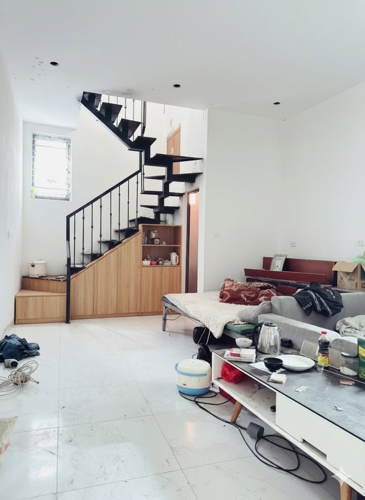 Nhà Khương Đình 28m² giá 1.9 tỷ - Ngõ thông, sân chung rộng rãi!