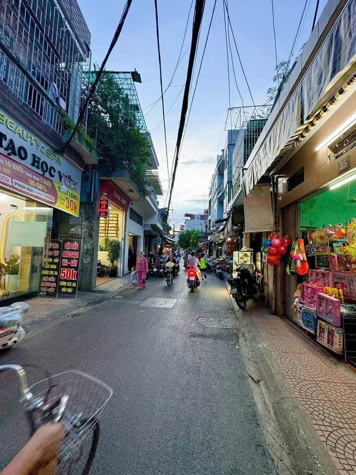 Nhà mặt đường Phố Cấm, Hải Phòng 89.6m² giá 12 tỷ - Đầu tư sinh lời ngay!