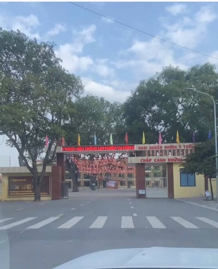 Nhà 3 tầng Tỉnh lộ 295, Cao Thượng, Tân Yên, Bắc Giang 100m² giá 3.2 tỷ - Kinh doanh sầm uất!