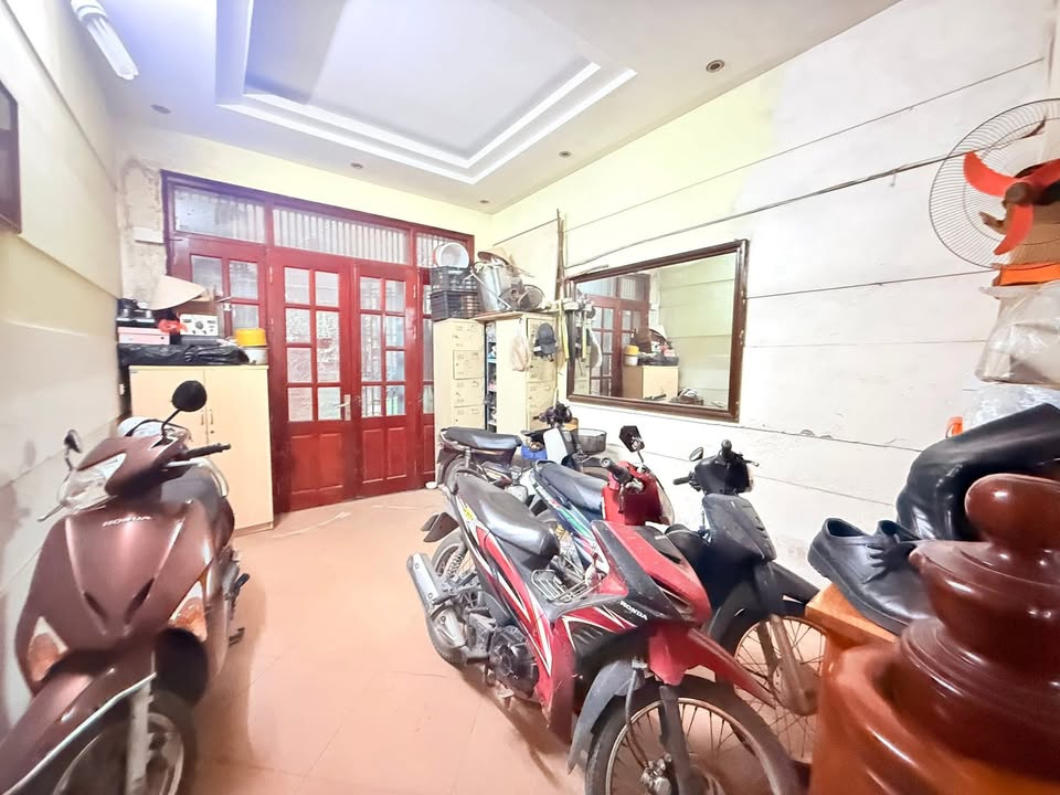 Nhà riêng Đội Cấn, Ba Đình 46m² giá 12 tỷ - Nhà vuông đẹp, ô tô tránh!