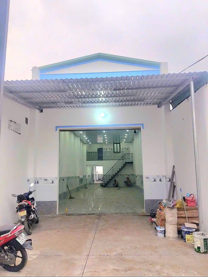 Nhà mặt tiền Quốc lộ 1K, Dĩ An 300m² giá 25 triệu - Thích hợp ở và kinh doanh!