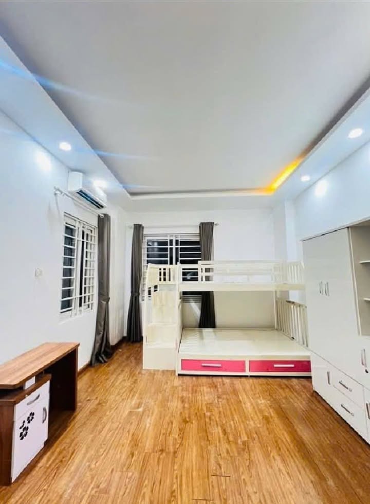 Nhà phố Cầu Giấy 33m² giá thỏa thuận - Ngõ ô tô chạy thoải mái!