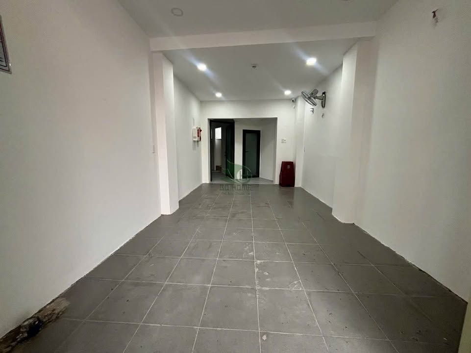 Cho thuê mặt bằng mặt tiền Hoàng Văn Thụ 15m² giá 5 triệu - Thích hợp làm văn phòng!