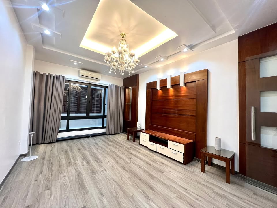Nhà đẹp Cát Linh, Đống Đa 48m² giá 16.5 tỷ - Ô tô đỗ cửa, sổ đỏ chính chủ!