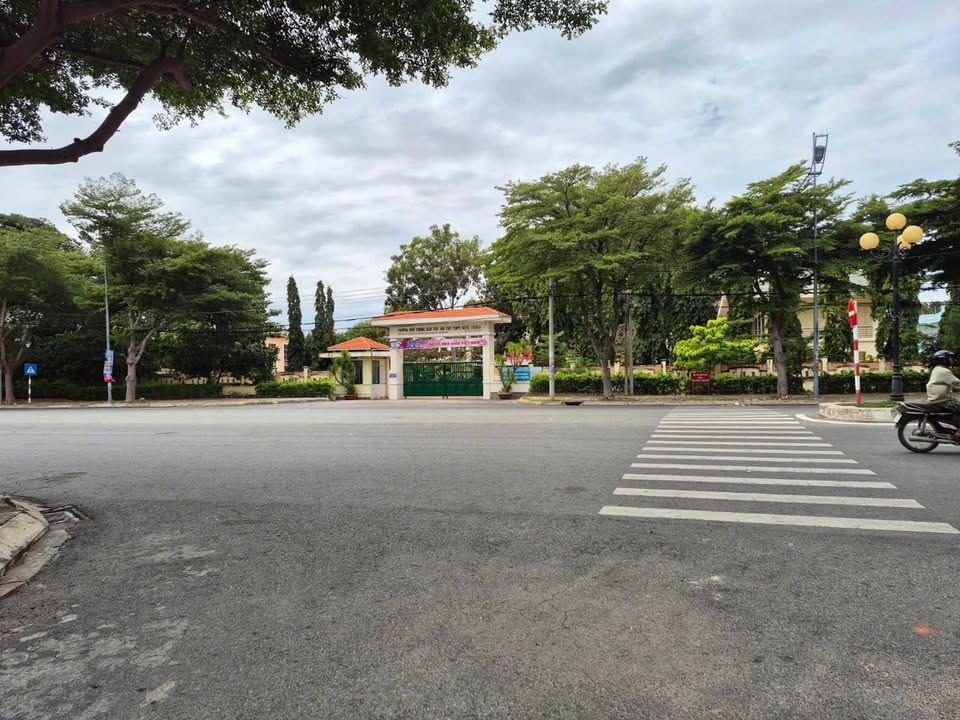 Nhà riêng Phường Phan Rang 209m² chỉ 2.2 tỷ - Đối diện trường học