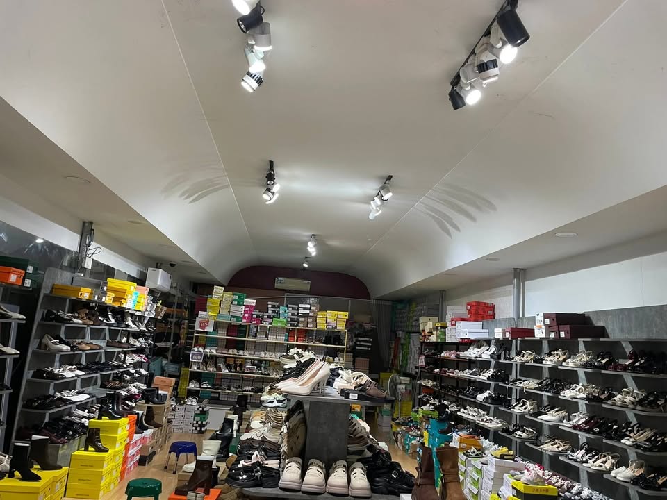 Mặt bằng cho thuê đường Tiểu La, Hải Châu 110m² giá chỉ 12 triệu - Trống suốt, tiện lợi kinh doanh!